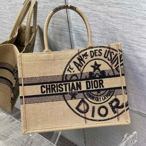 New! comes in duster and box! Small size: 10.4x8.3x5.5